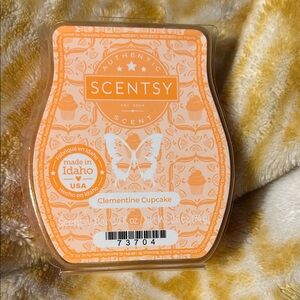 Scentsy Clementine Cupcake Wax Bar - Orange & White